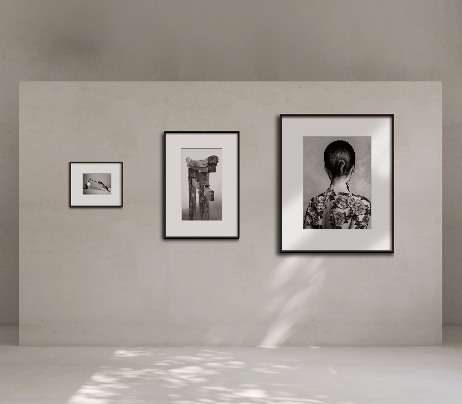 Les trois formats IONNYK exposés au mur : Jane à gauche, Linn au centre et Maxine à droite
