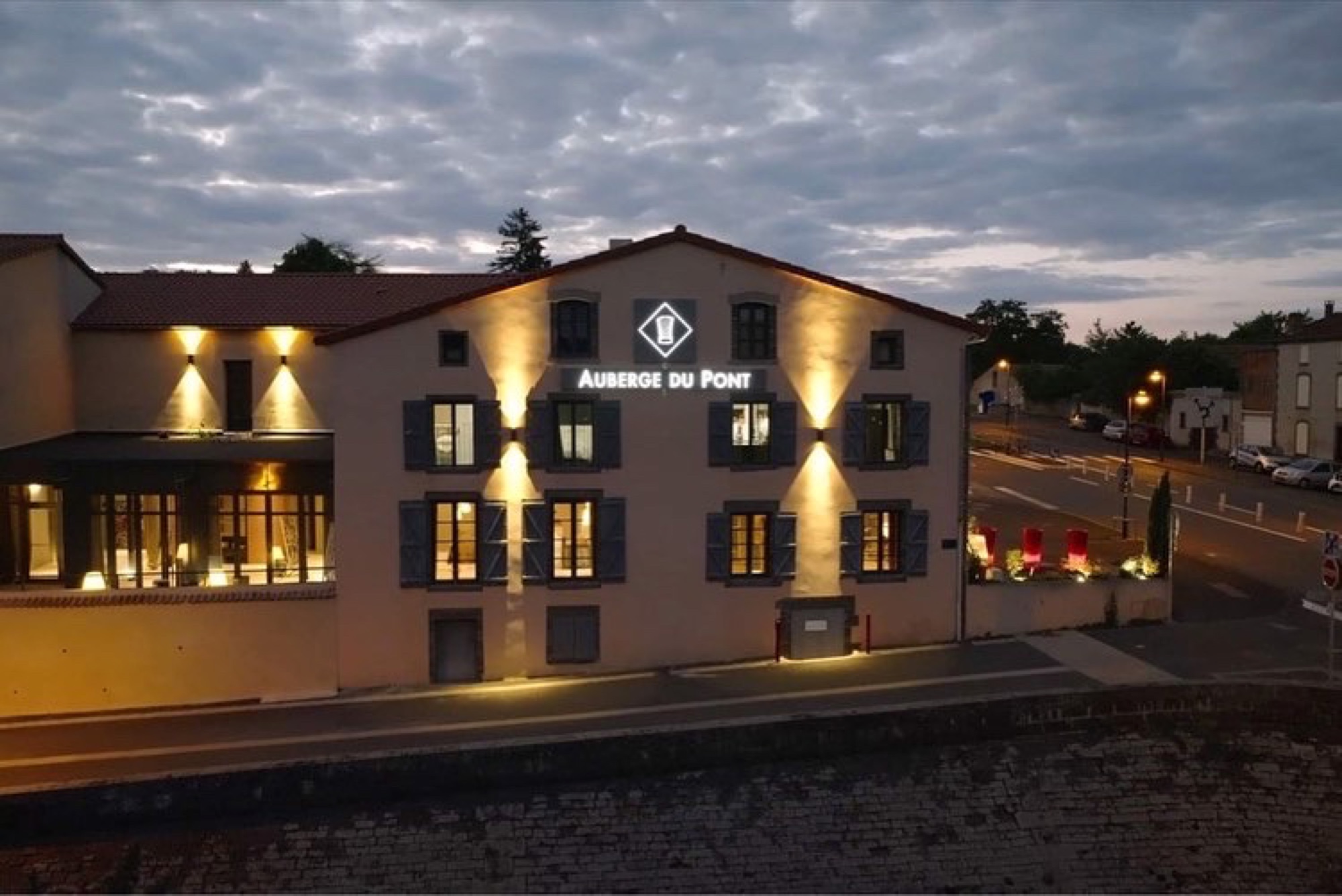 Façade de l’Auberge du Pont à Pont-du-Château