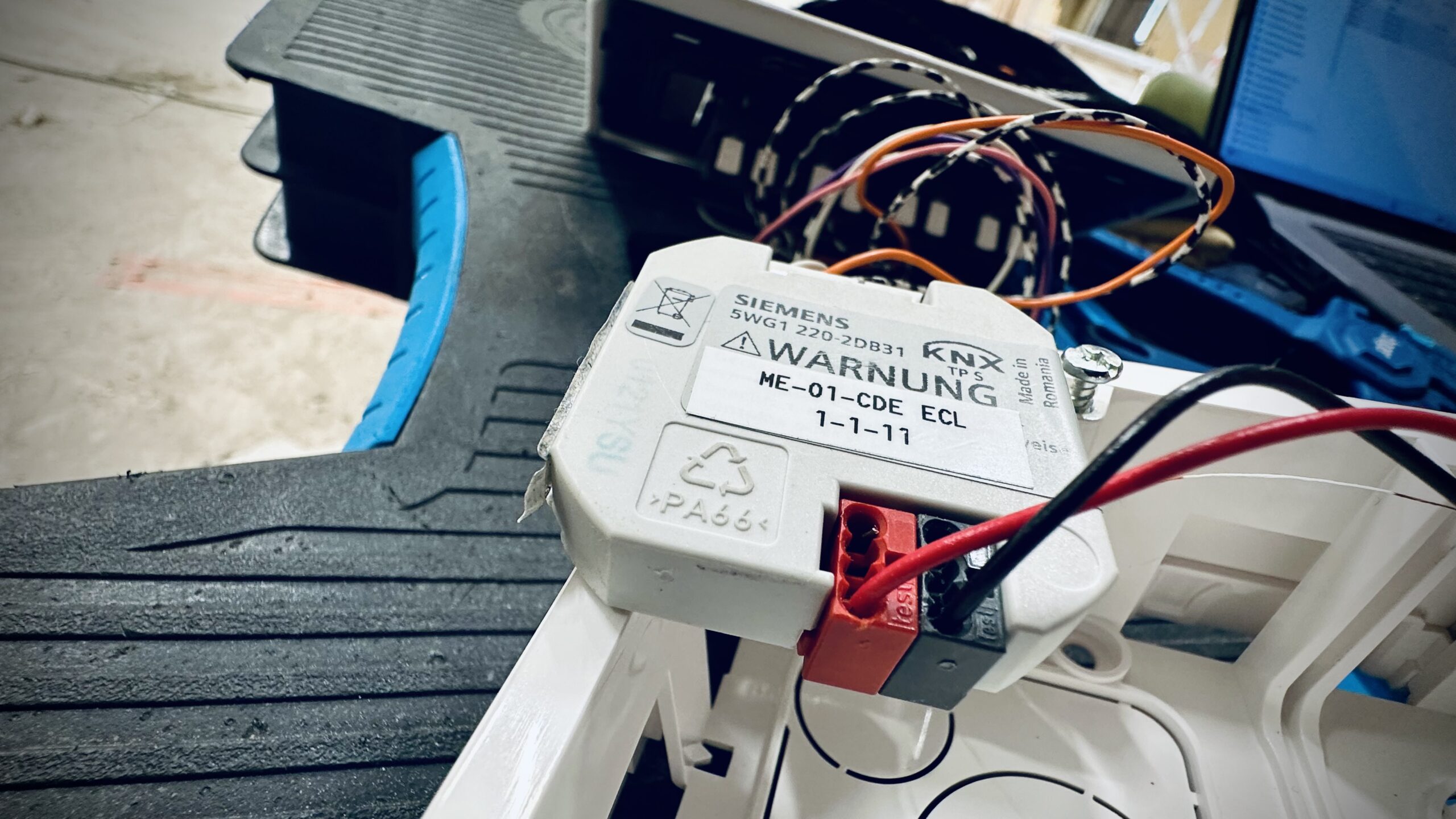 Actionneur Siemens KNX utilisé pour le pilotage du complexe sportif
